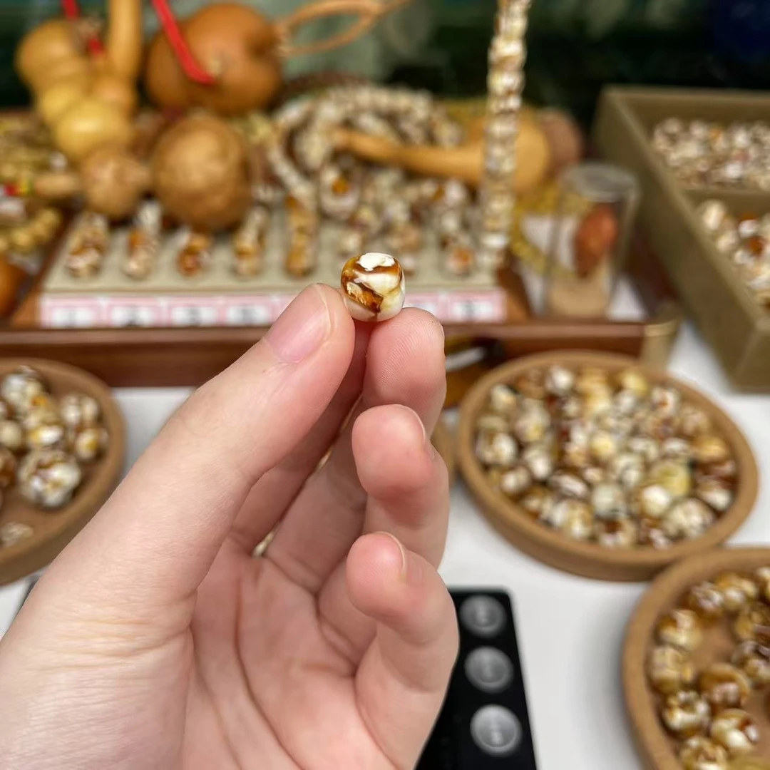 沁色蜜蜡白花老邢一物一图尺寸10mm乘8.8mm搭配手串好看9131号