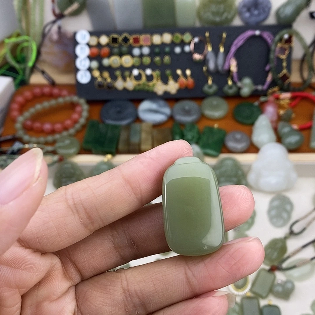 和田玉未镶嵌吊坠(不含链)