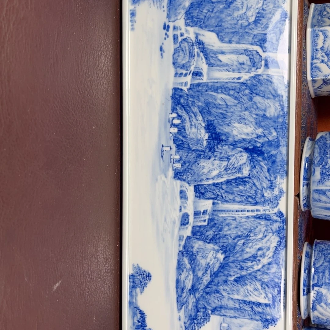 不带锦盒微微瑕青花山水干泡