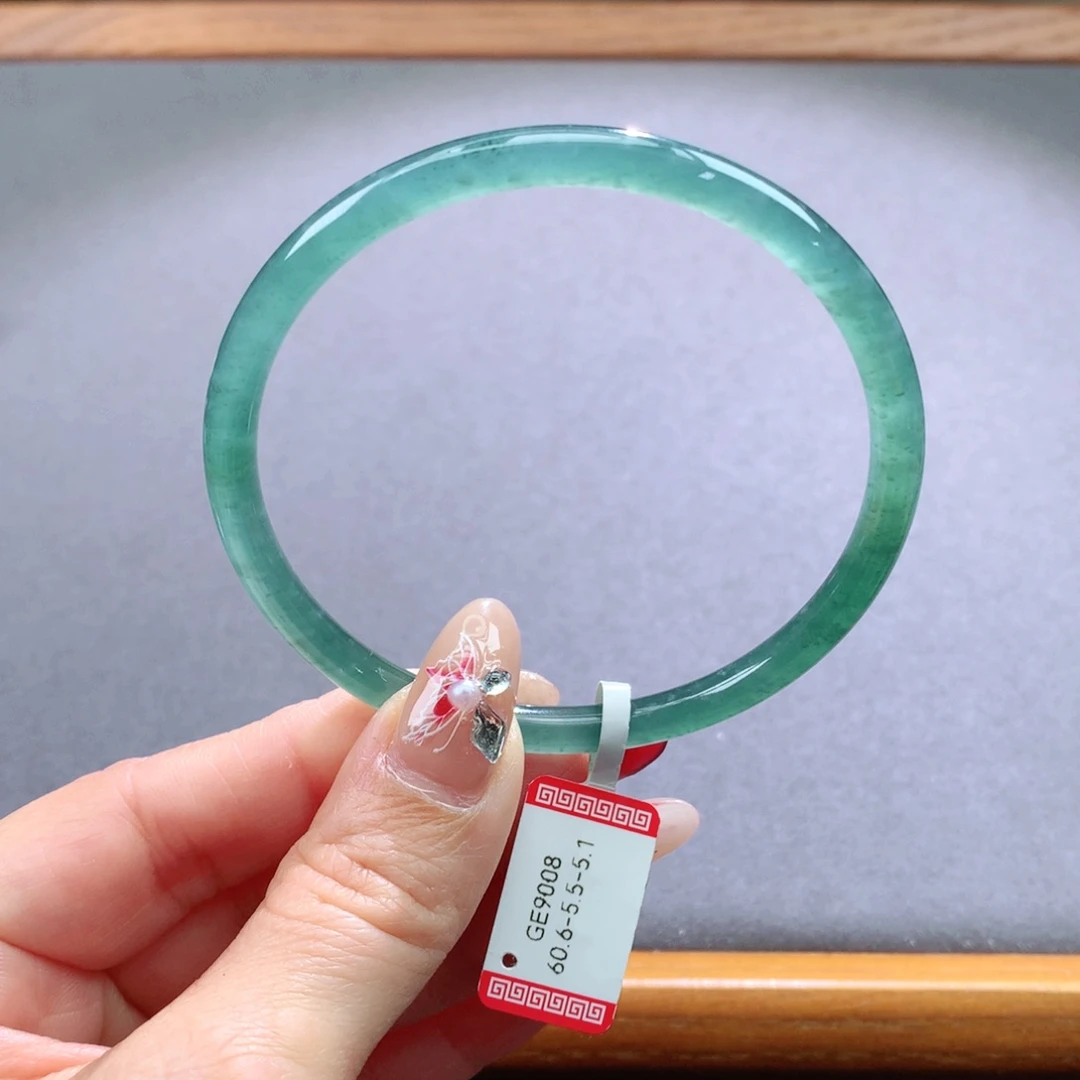 翡翠手镯未镶嵌天然翡翠手镯