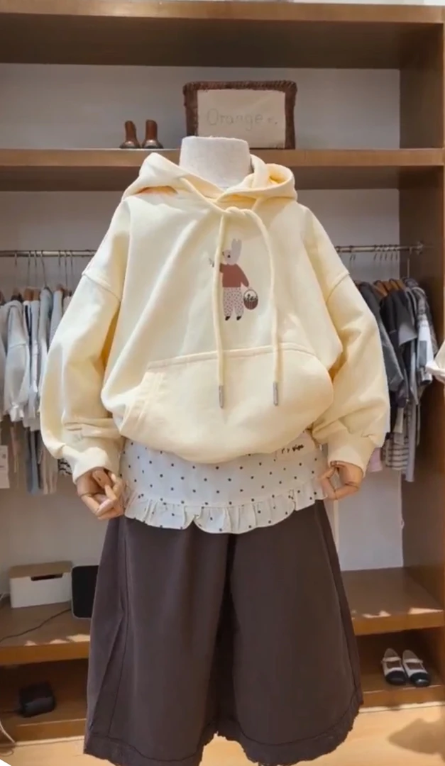 女童2025春季新款黄色连帽卫衣咖色屁帘裤子韩版时尚套装