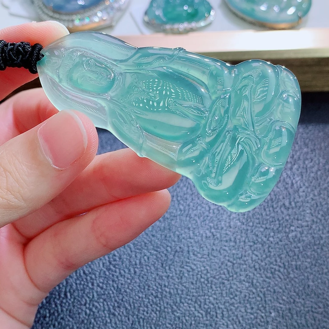 熊****颈饰未镶嵌翡翠翡翠