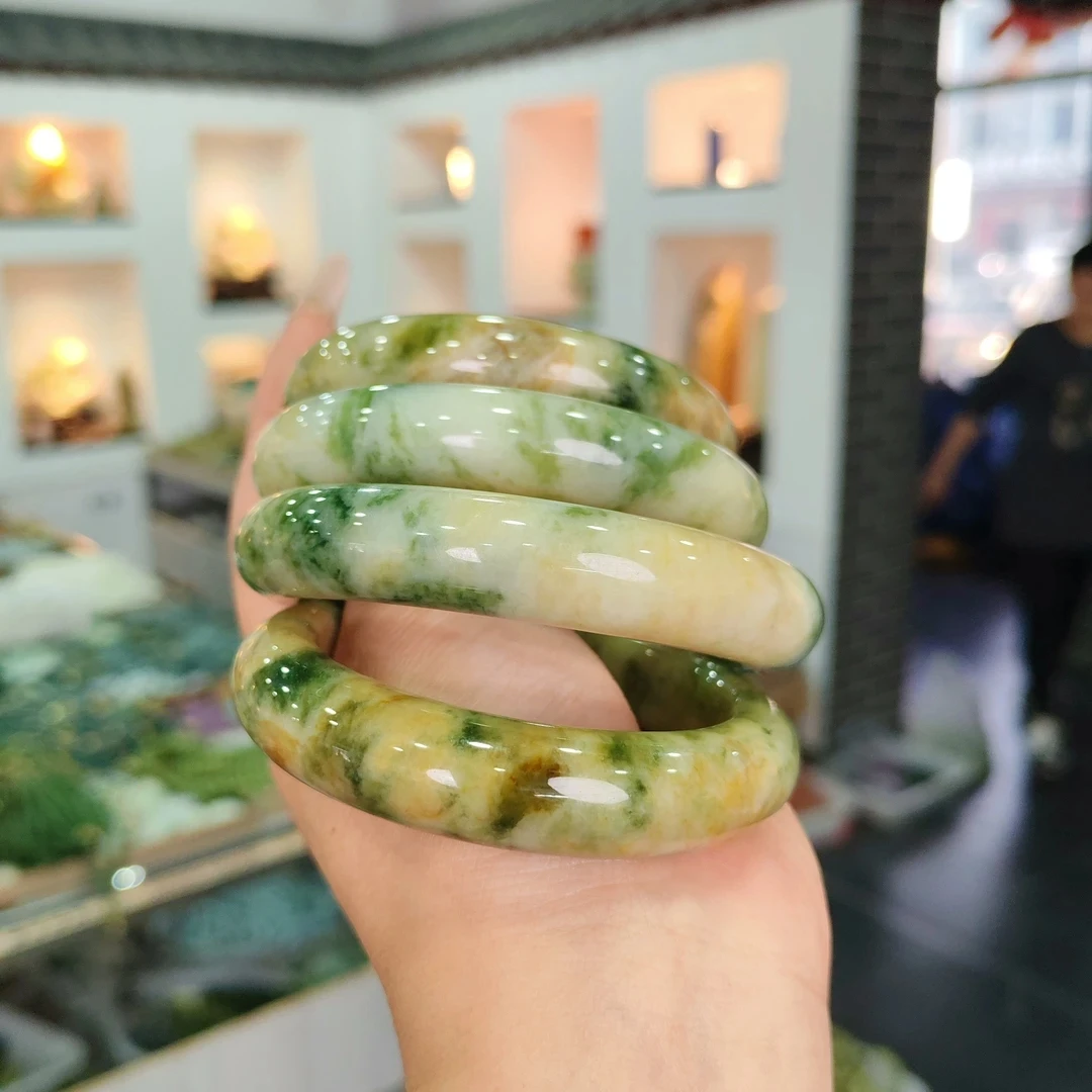 岫玉上品精美三彩老油翠手镯（随机发货其中一个）