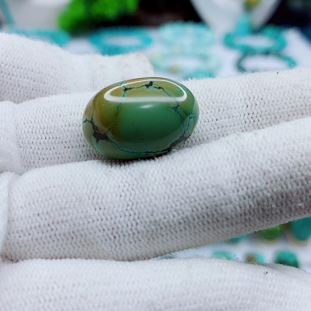 绿松石未镶嵌颈饰