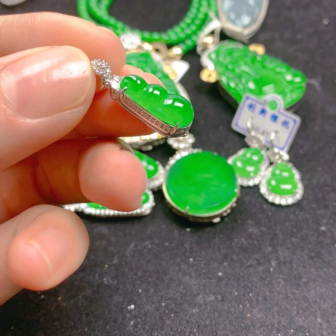 颈饰银S925镶嵌翡翠