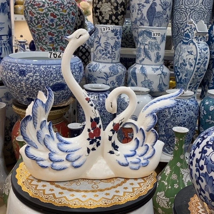 摆件手绘陶瓷天鹅摆件