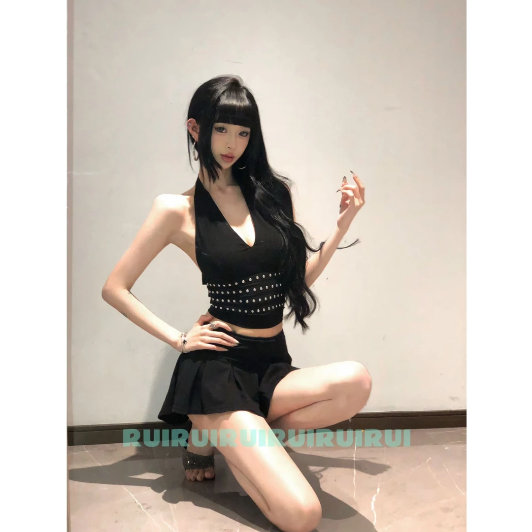 【RUI】辣妹挂脖铆钉吊带上衣露背性感纯欲时髦D0076