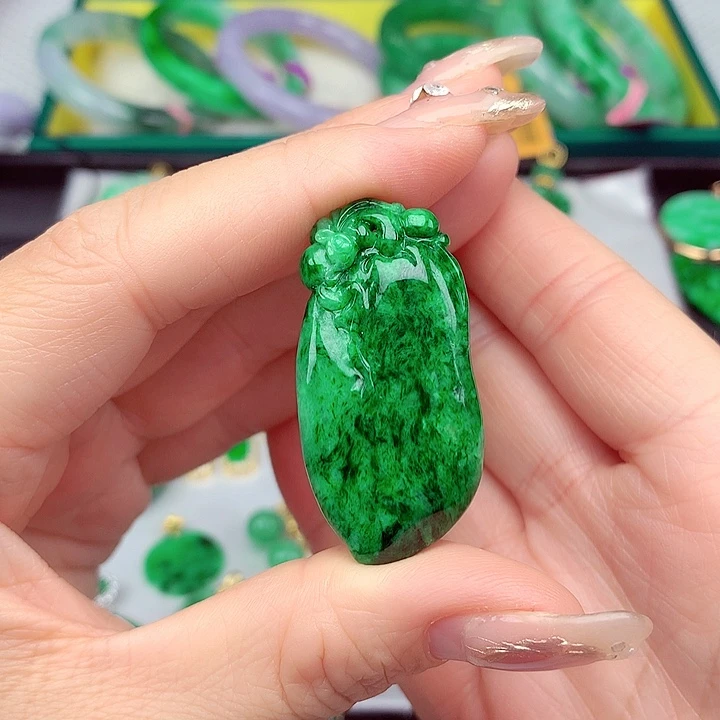 翡翠颈饰未镶嵌翡翠