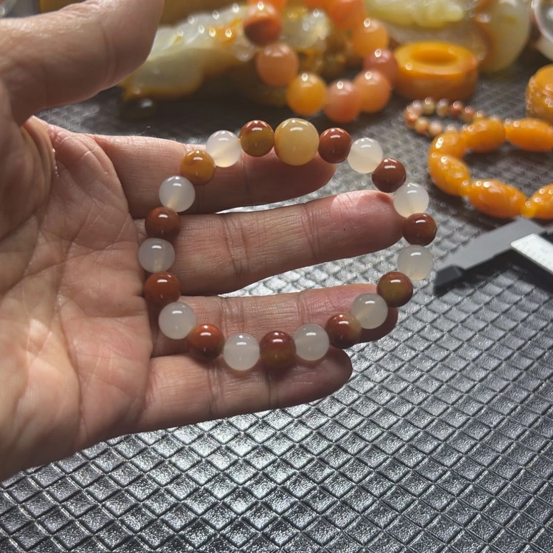 石英质玉未镶嵌颈饰