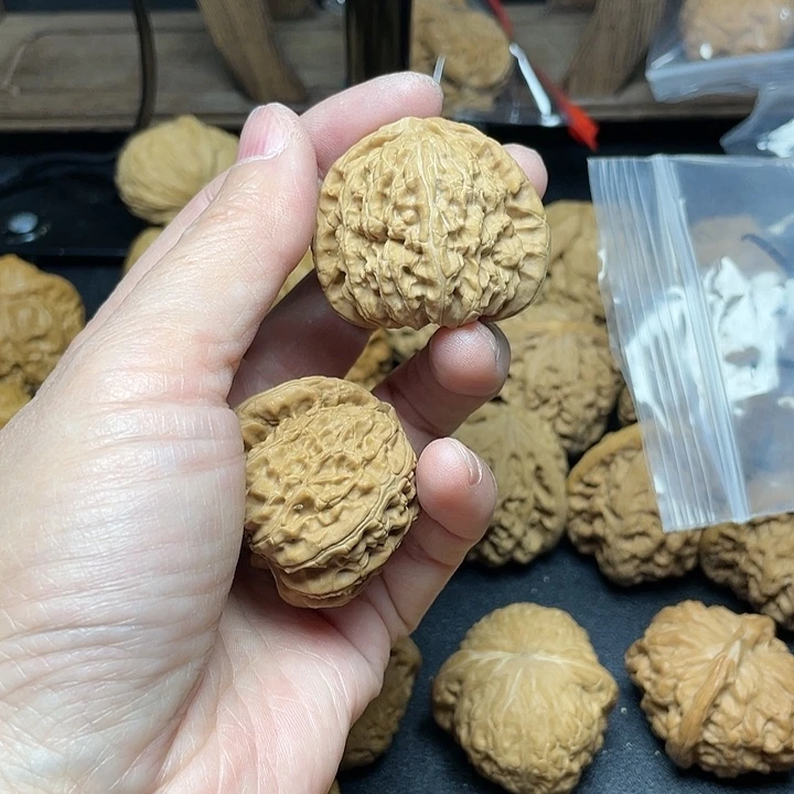 文玩核桃吊坠开*狮子