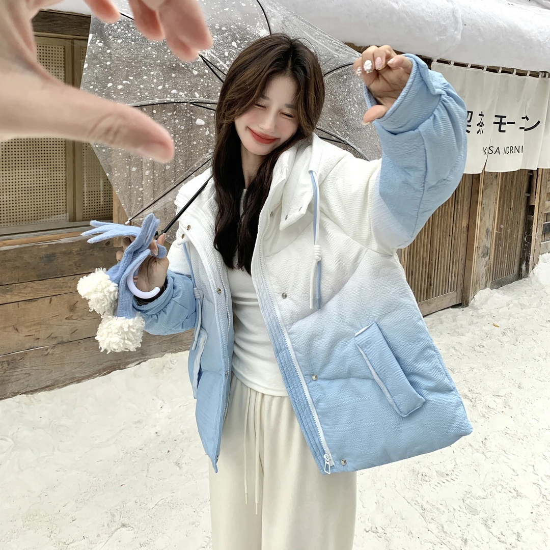 蓝色渐变色羽绒服女2025冬季新款小个子短款连帽巨好看白鸭绒外套