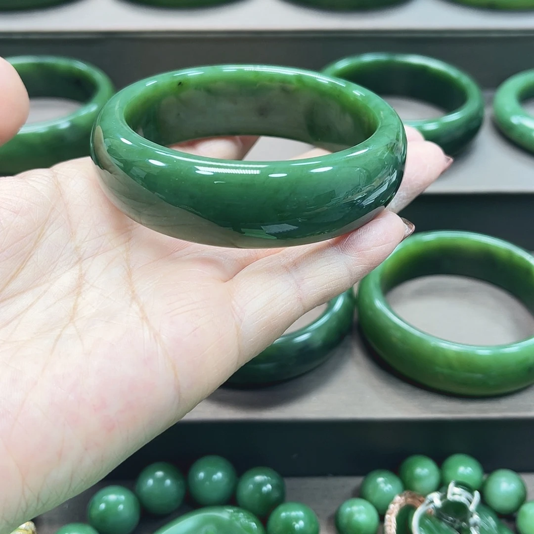 和田玉（碧玉）未镶嵌手镯