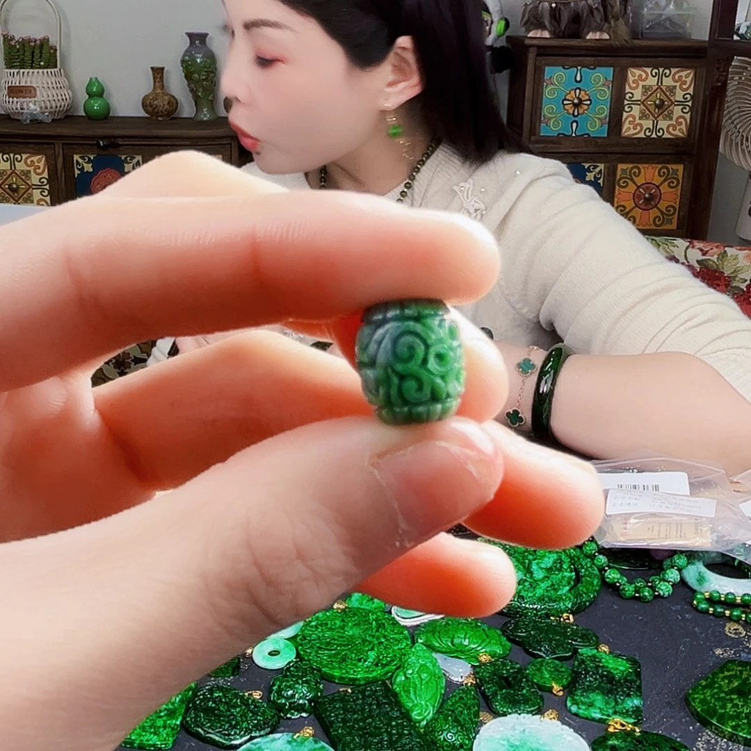 颈饰未镶嵌翡翠多样性