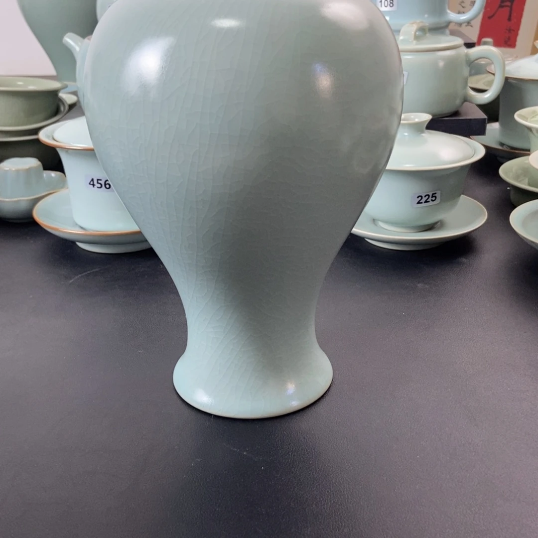 微瑕仿古釉的梅瓶