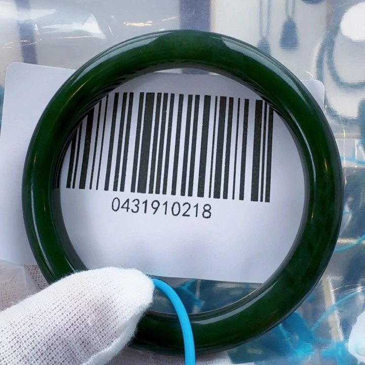 和田玉手镯未镶嵌公****?包容5859