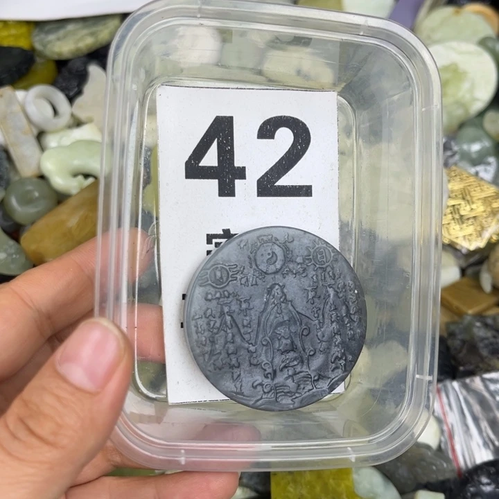 蛇纹石玉足银镀金镶嵌颈饰