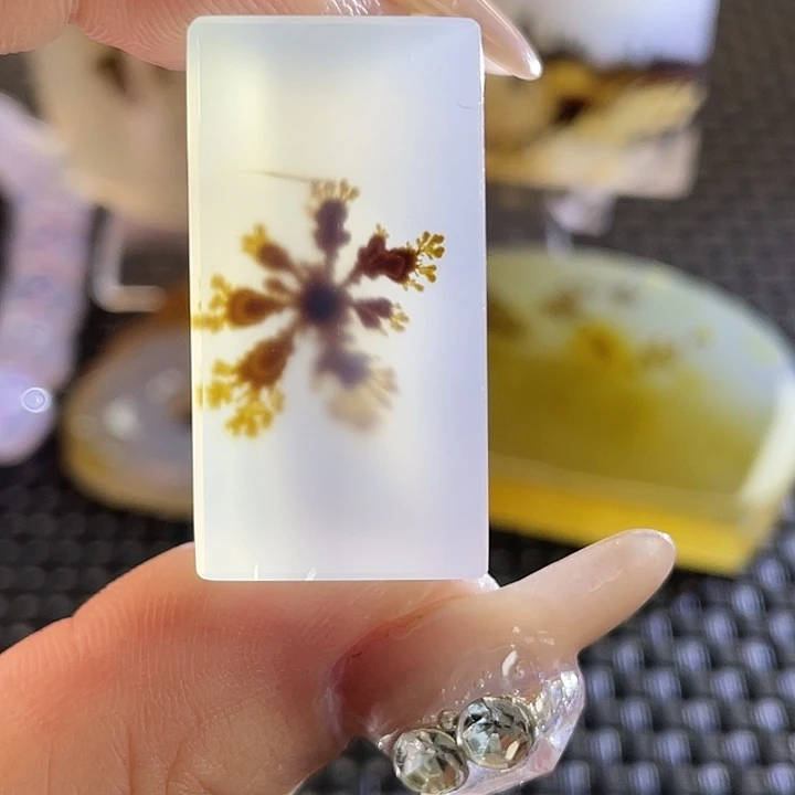 盛***玛瑙/玉髓未镶嵌颈饰