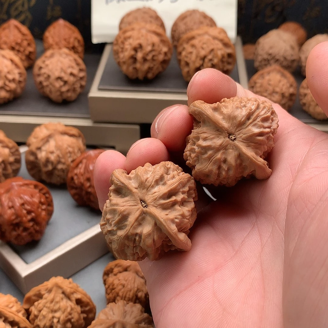 燥***慌文玩核桃吊坠原生态野狼