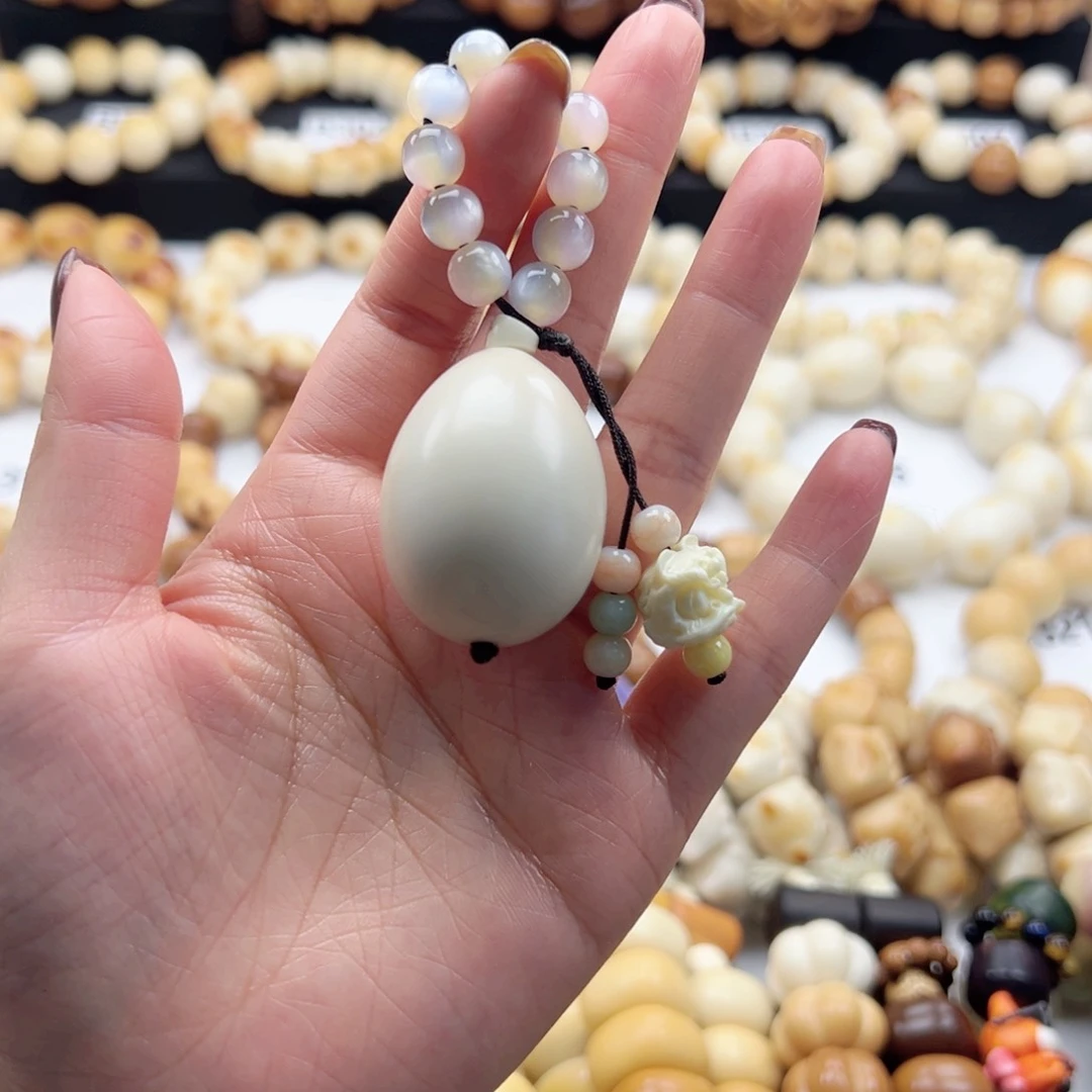 吊坠白玉菩提鸡蛋跑环