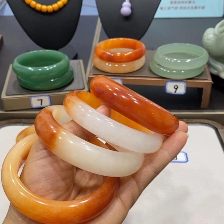 未镶嵌手镯石英岩玉