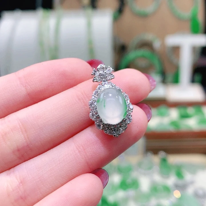 石英质玉（非洲翠）未镶嵌颈饰