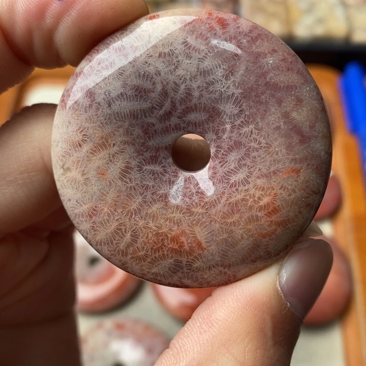 硅化玉颈饰未镶嵌四****石