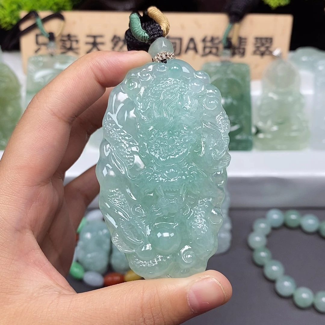 ****龙翡翠未镶嵌颈饰翡翠