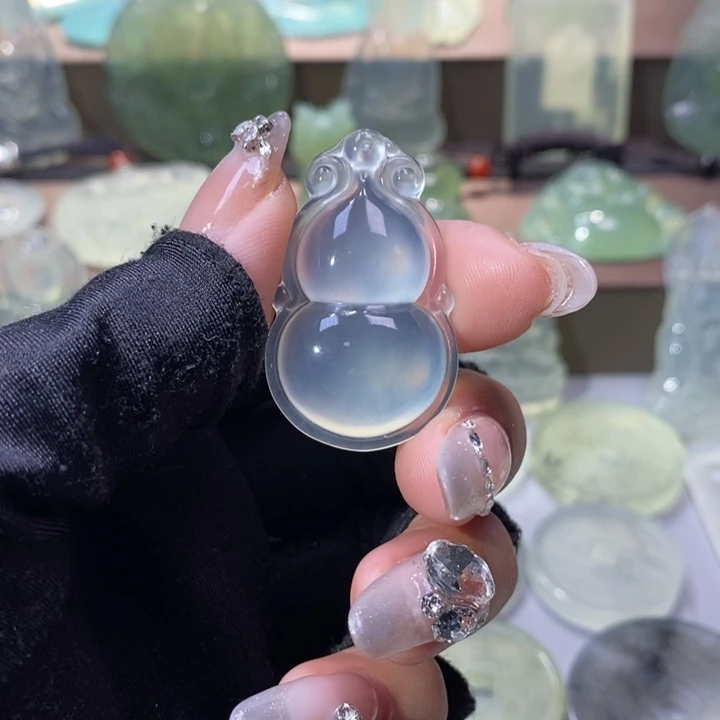 岫玉吊坠未镶嵌?**界