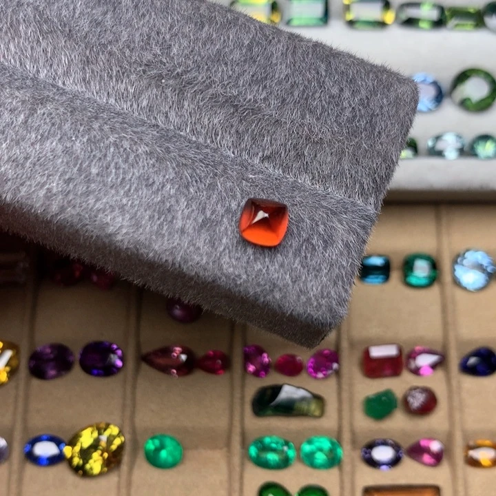 石榴石（芬达石）裸石一粒未镶嵌