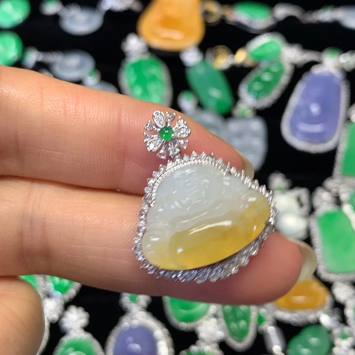 翡翠18K金镶嵌颈饰吊坠