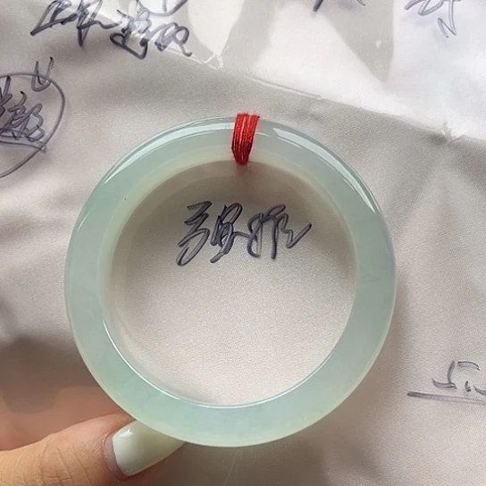 翡翠未镶嵌手镯58.8。