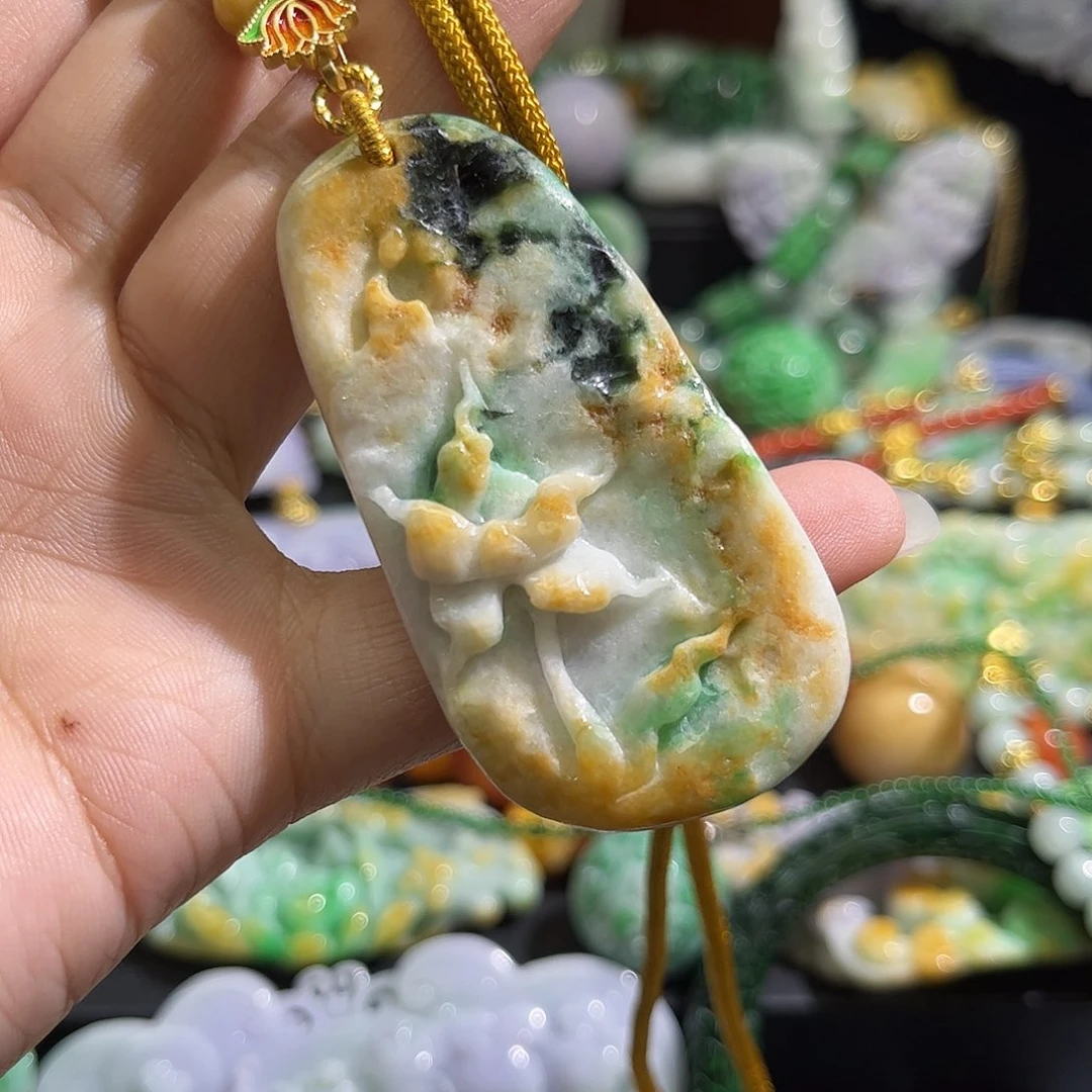 翡翠未镶嵌颈饰待编织