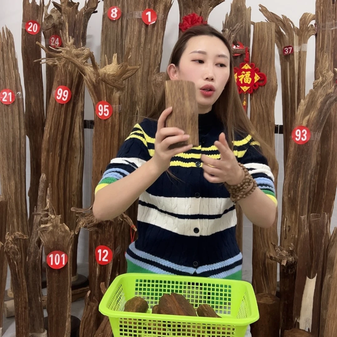 沉香碎屑沉香原材料