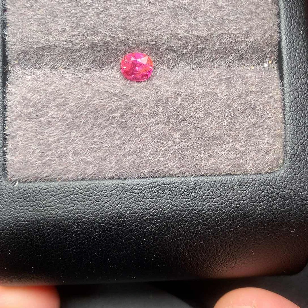 尖晶石裸石0.65克拉马亨盖尖晶石