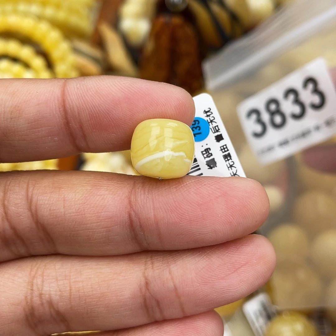 蜜蜡未镶嵌珠宝奇石12.7