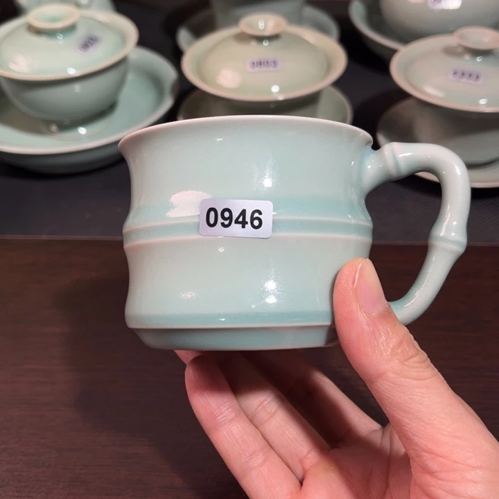 汝瓷0946瑕疵竹节杯……