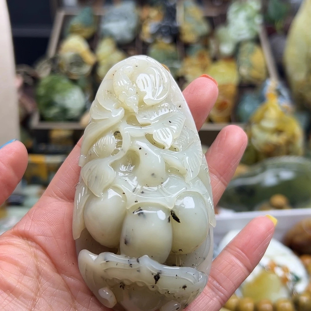 岫玉未镶嵌颈饰?***?花玉原皮福窝