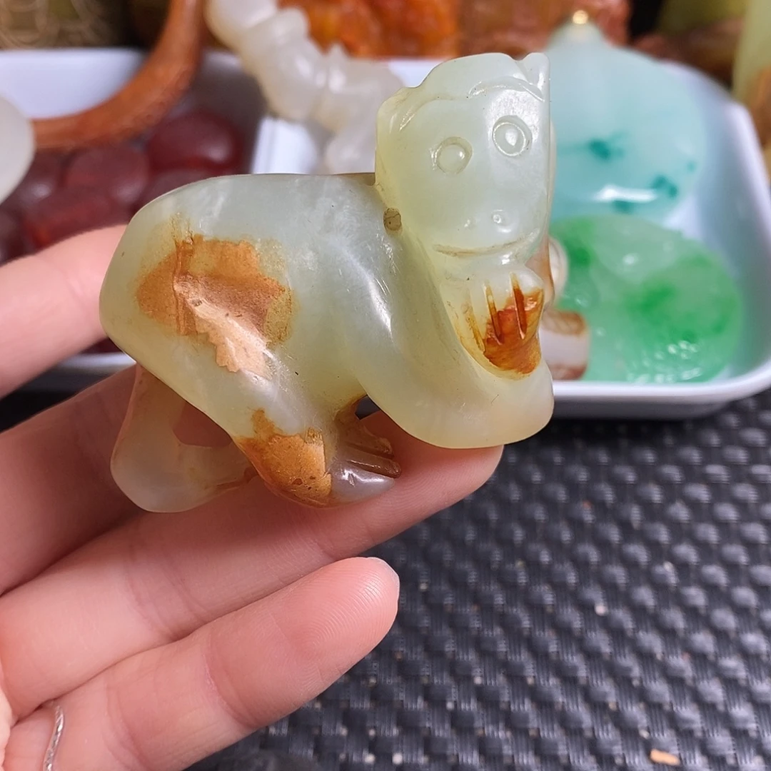 岫岩老玉（透闪石质玉）未镶嵌珠宝奇石
