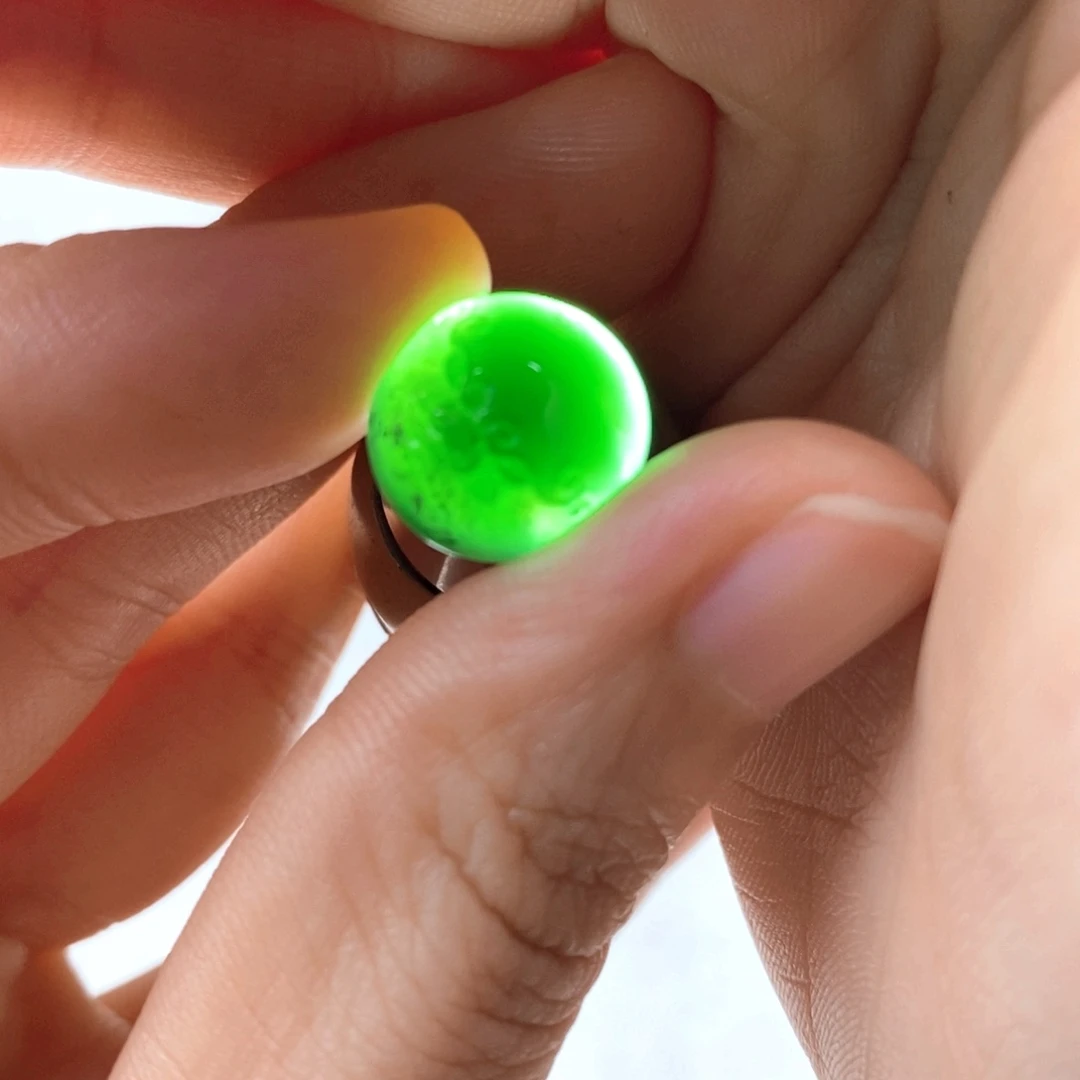 颈饰未镶嵌翡翠貔貅蛋面