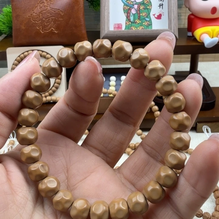 O***O吊坠猴头核桃奶酪