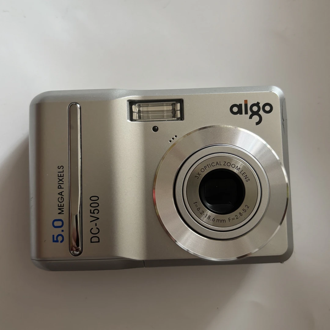 95新 aigo/爱国者 v500银色复古式ccd相机(自备五号电池)