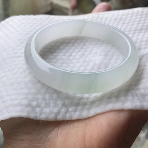 果***妈石英质玉（金丝玉）未镶嵌手镯