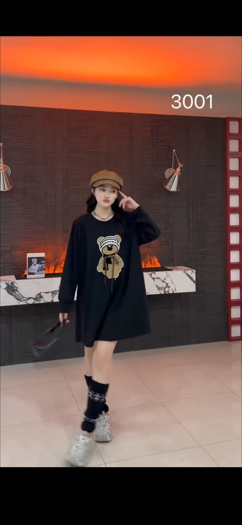 3001重工钉珠钉钻小熊卫衣裙