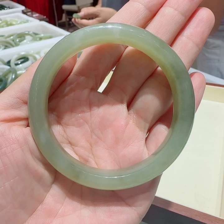 未镶嵌手镯和田玉828