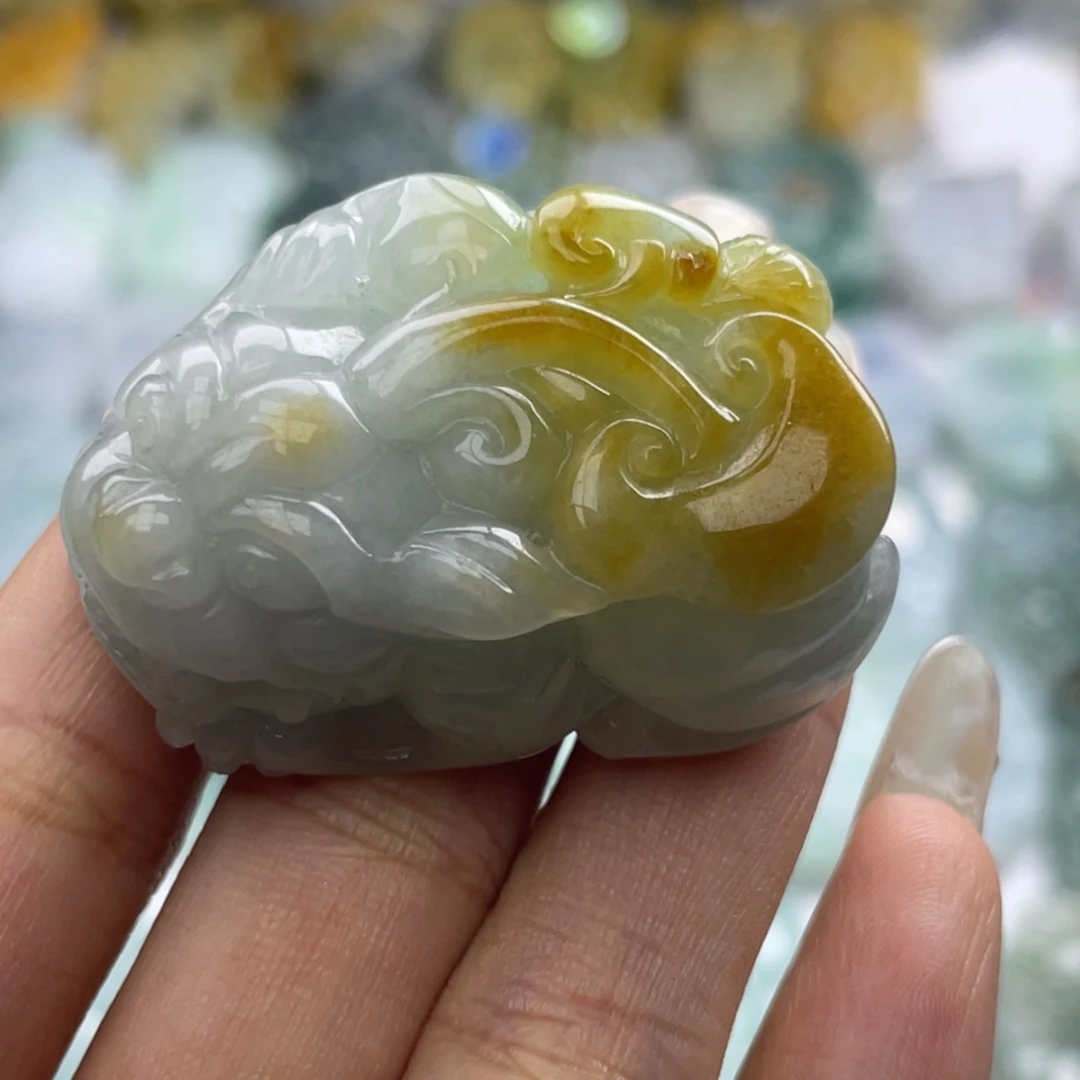 翡翠未镶嵌颈饰貔貅