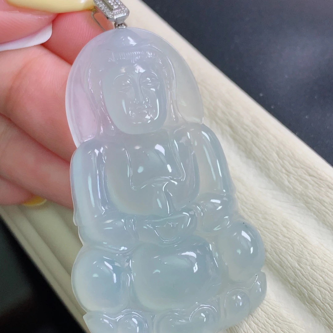 颈饰18K金镶嵌翡翠观音