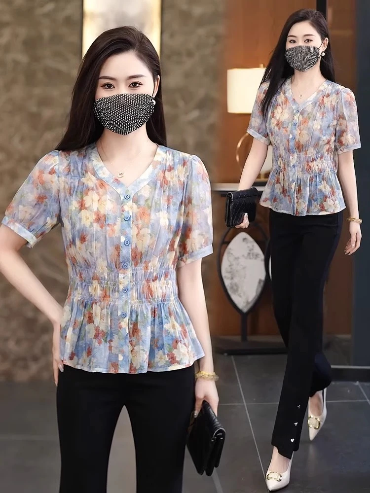 2025夏季新款时尚洋气碎花v领短袖衬衫女设计感小清新短款雪纺衫