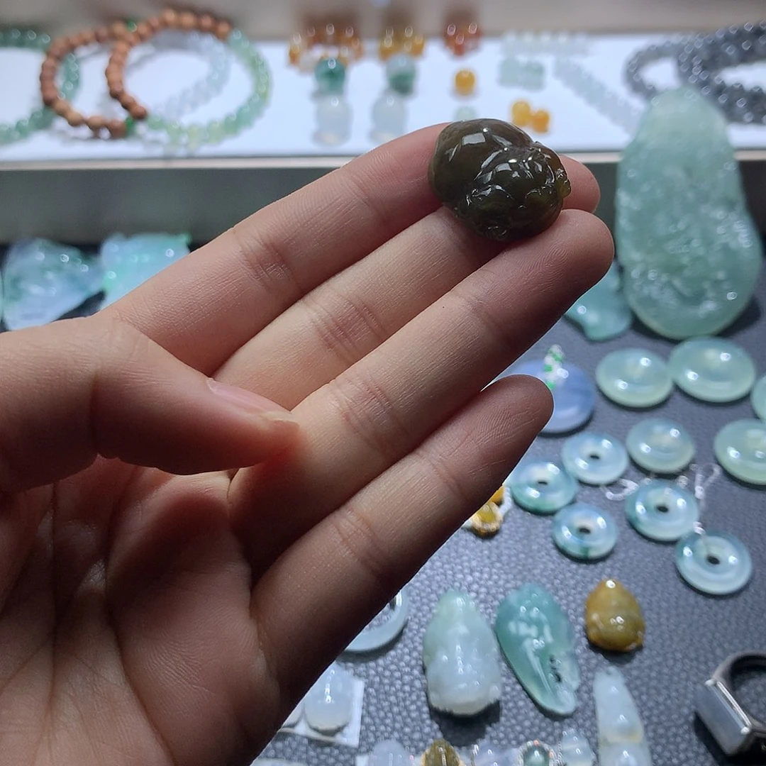 翡翠未镶嵌颈饰金蟾