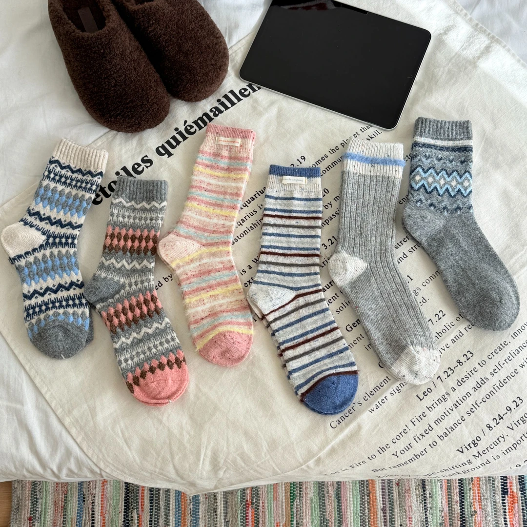 灰粉韩系中筒袜子女秋冬季费尔岛羊毛加厚保暖点子纱堆堆袜日系