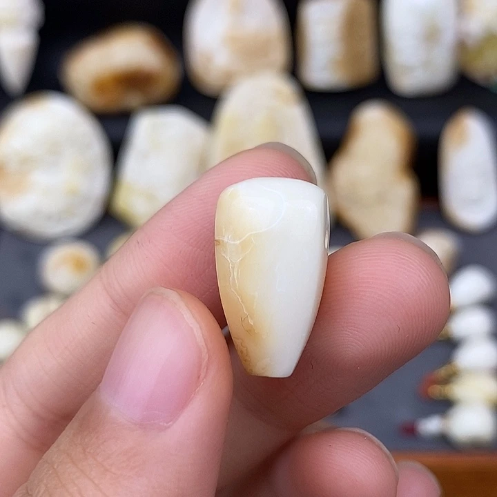 未镶嵌琥珀裸石11三通y55